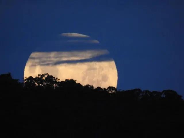 4月8日晚 今年最大的超级月亮羞红了脸