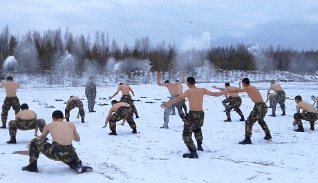 超燃！冰雪洗身原木冲刺 -18℃训练场上这些武警招式帅爆了