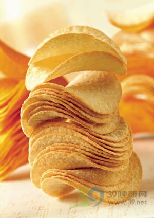 吃薯片健康危害等同于吸汽车尾气