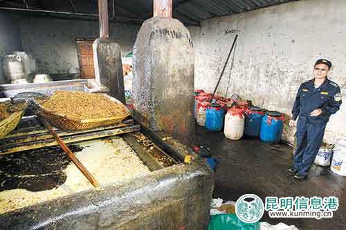 五华区查处8吨地沟油黑猪血