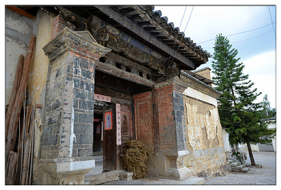 建水西庄镇新房古村 黄氏宗祠“凤在上龙在下”