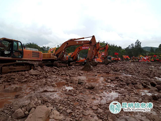 连续强降雨致楚雄多条道路中断 最大堰塞湖面积约7000亩 连续强降雨致楚雄多条道路中断 最大堰塞湖面积约7000亩