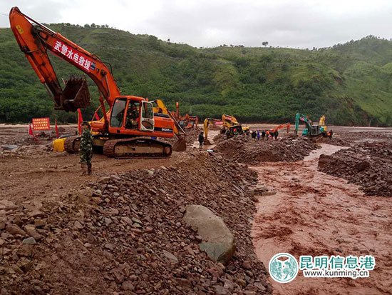 连续强降雨致楚雄多条道路中断 最大堰塞湖面积约7000亩 连续强降雨致楚雄多条道路中断 最大堰塞湖面积约7000亩