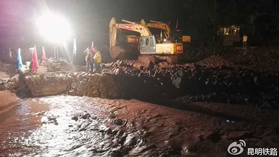连续强降雨致楚雄多条道路中断 最大堰塞湖面积约7000亩 连续强降雨致楚雄多条道路中断 最大堰塞湖面积约7000亩