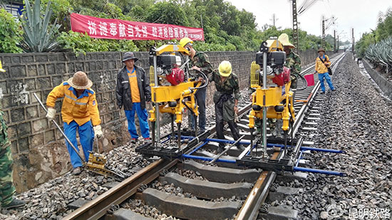 连续强降雨致楚雄多条道路中断 最大堰塞湖面积约7000亩 连续强降雨致楚雄多条道路中断 最大堰塞湖面积约7000亩