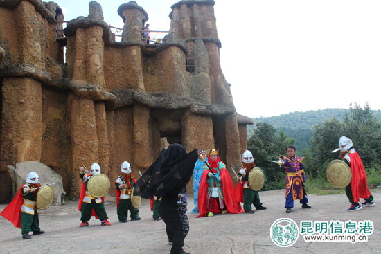 看高空走钢丝与数十万只蝴蝶互动 昆明小人国陪你过花样国庆