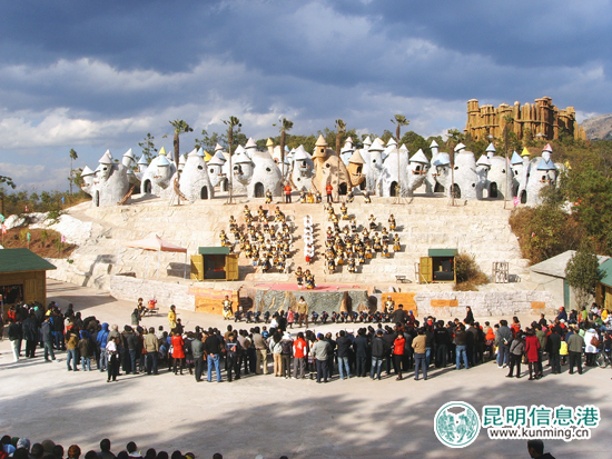 看高空走钢丝与数十万只蝴蝶互动 昆明小人国陪你过花样国庆