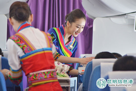 159位旅客初次体验昆航特色航线 万米高空感受别样旅程