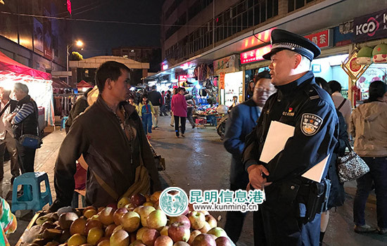 盘龙警方夜间清查辖区流动人口和出租屋