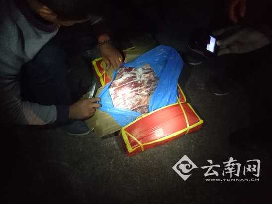 云南曲胜高速民警查获走私冻肉28吨
