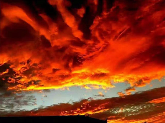 快来看“七彩云南”之绚丽晚霞强势霸屏朋友圈 快来看“七彩云南”之绚丽晚霞强势霸屏朋友圈