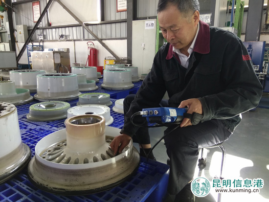 探寻航企匠人文化：昆航孔探工程师二十一年如一日的坚守