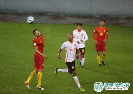 国足教学赛5比0大胜武汉 “里家军”主力锁定“恒大帮” 国足教学赛5比0大胜武汉 “里家军”主力锁定“恒大帮”