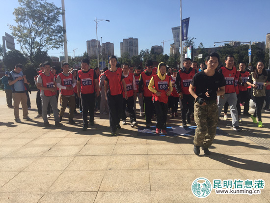 恒丰银行昆明分行六周年庆 200多员工参与300米高楼垂直跑