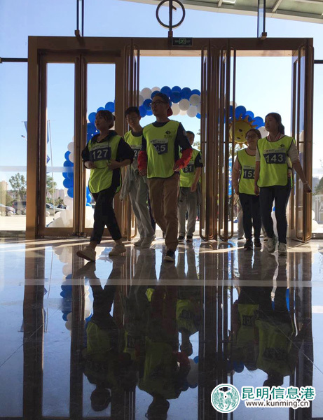 恒丰银行昆明分行六周年庆 200多员工参与300米高楼垂直跑