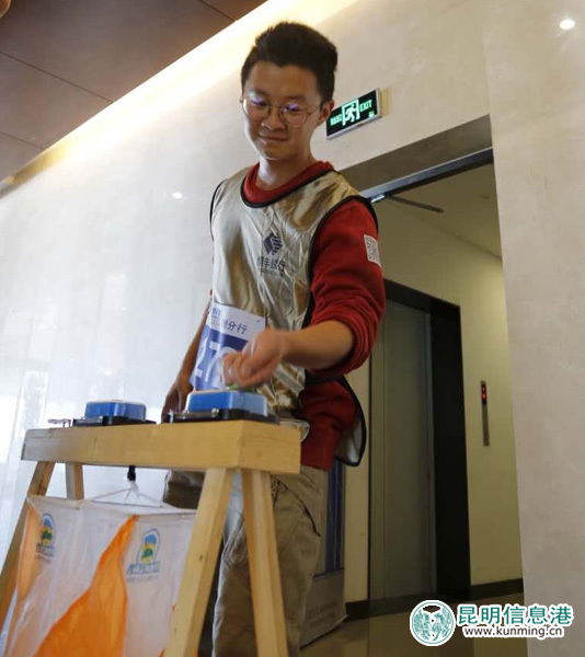 恒丰银行昆明分行六周年庆 200多员工参与300米高楼垂直跑