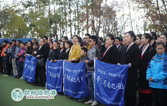 36个“市民河长”团现场受聘 10万吨鱼苗放入滇池