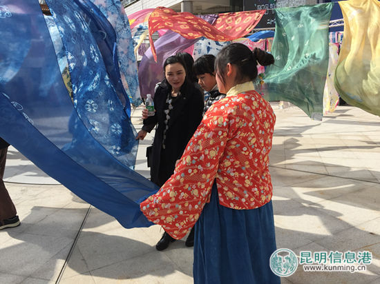 首届“春水花都杯”扎染（围巾）艺术展