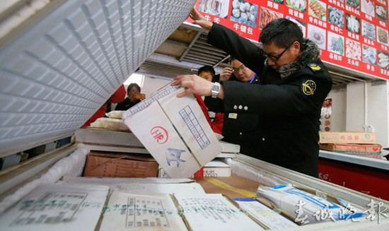 昆明市官渡区查获涉嫌走私冷冻食品1.4吨