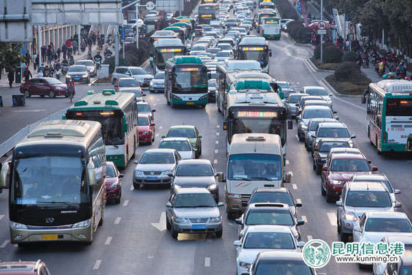 云南省政协委员支招公共交通 昆明解堵应实行车辆限购限行