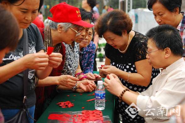 腊月三十到元宵节活动不断 鸡年来蒙自闹新春 腊月三十到元宵节活动不断 鸡年来蒙自闹新春
