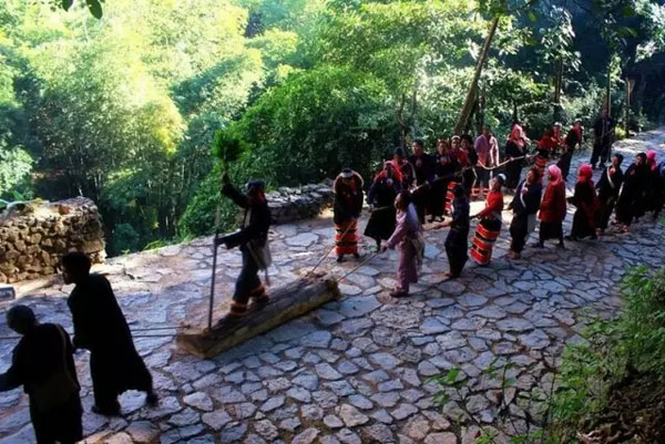 春节到处都下雨 云南人依旧能从除夕嗨到元宵节 春节到处都下雨 云南人依旧能从除夕嗨到元宵节