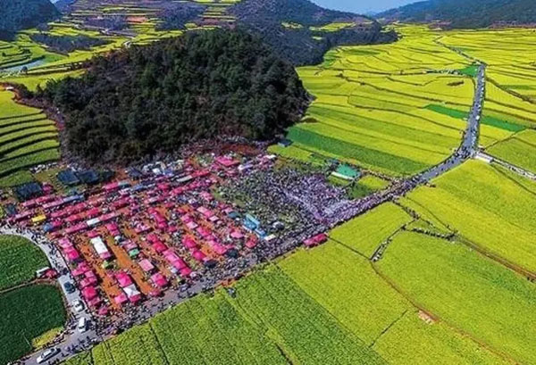 春节到处都下雨 云南人依旧能从除夕嗨到元宵节 春节到处都下雨 云南人依旧能从除夕嗨到元宵节