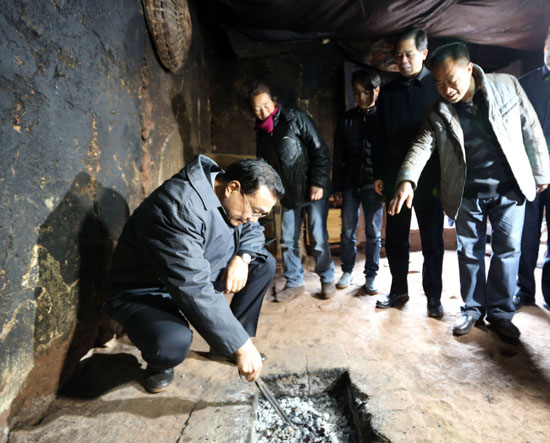李克强：一定让你们尽快从大山深处搬出来