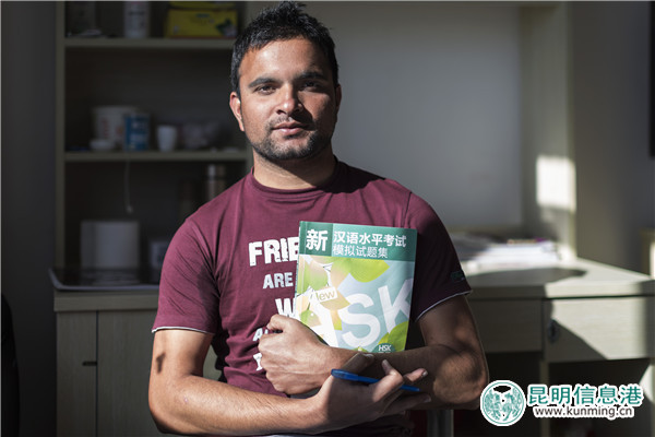 在昆留学生的春节:非洲小伙要学汉语 泰国帅哥在校吃年夜饭 在昆留学生的春节:非洲小伙要学汉语 泰国帅哥在校吃年夜饭