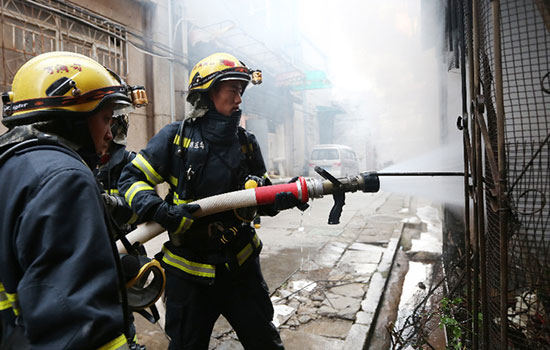 昆明篆新社区发生一起煤气爆燃火灾事故 节日用火要谨慎