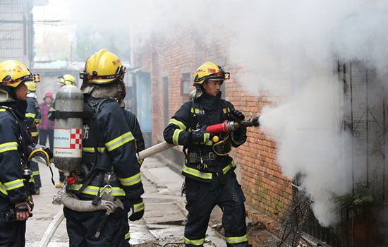 昆明篆新社区发生一起煤气爆燃火灾事故 节日用火要谨慎