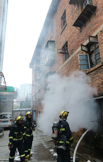 昆明篆新社区发生一起煤气爆燃火灾事故 节日用火要谨慎