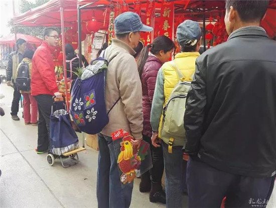 明海源寺年前最后一个“街子” 年味满满 明海源寺年前最后一个“街子” 年味满满