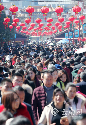 大年初一 昆明官渡古镇传统庙会人气旺