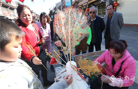 大年初一 昆明官渡古镇传统庙会人气旺