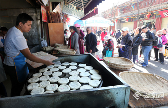 大年初一 昆明官渡古镇传统庙会人气旺