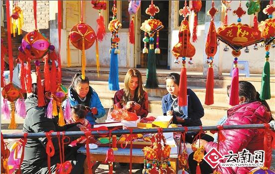 弥渡小院“绣”出新生活 弥渡小院“绣”出新生活