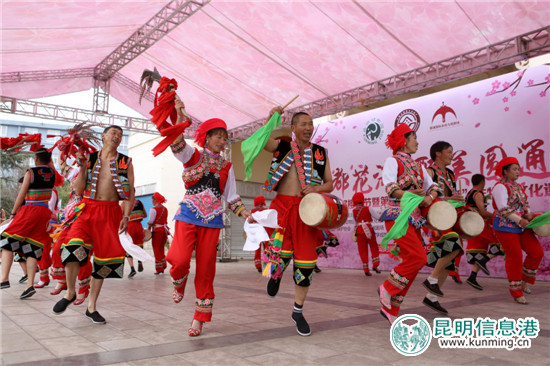 “圆通樱潮”携手非遗来袭 为游客展示烂漫与厚重之美 “圆通樱潮”携手非遗来袭 为游客展示烂漫与厚重之美