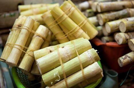 别以为甘蔗橘子是'小清凉' 吃多了都会上火 别以为甘蔗橘子是'小清凉' 吃多了都会上火