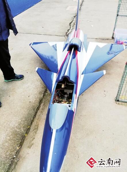  首届全国无人机飞行邀请赛在罗平举行 涡喷飞机模型惊艳