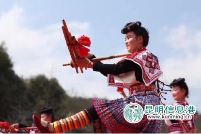 牛栏江镇第四届马鞍山马缨花节开幕 马缨花海美醉游人