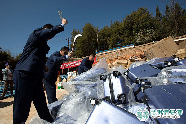 昆明市工商局销毁4卡车假冒伪劣物品