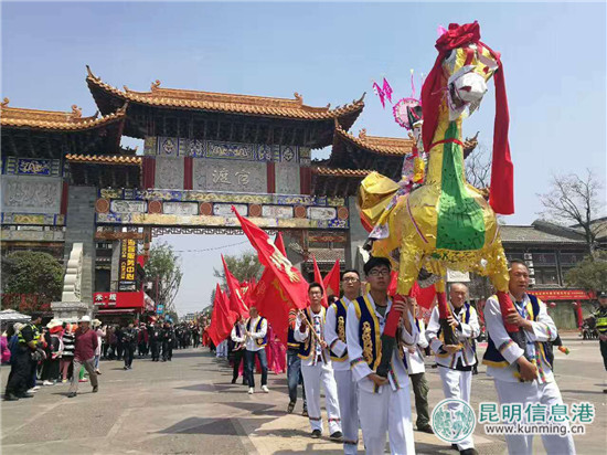 “白牛迎土主”巡游队伍。 “白牛迎土主”巡游队伍。