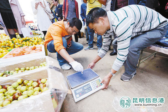 代表、委员谈农贸市场规范化 利用公平秤建立市民监督投诉机制 代表、委员谈农贸市场规范化 利用公平秤建立市民监督投诉机制