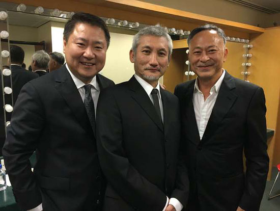 著名导演徐克(中) 著名导演徐克(中)