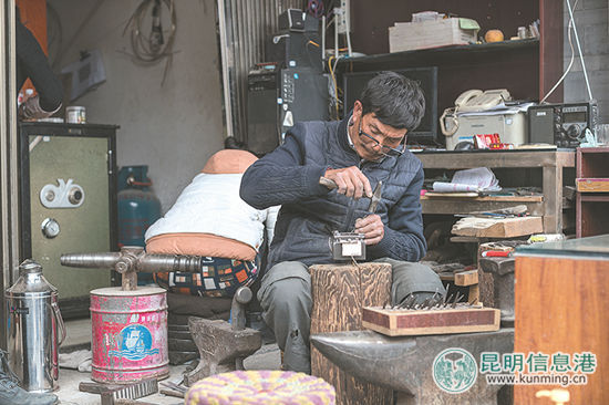 洱海边隐居的一群老银匠 