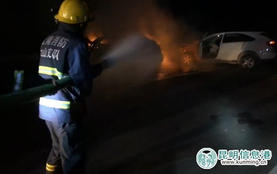 男子酒后驾车高速逆行18公里 撞车起火掉下路边