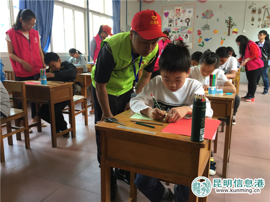 “文韵板桥”志愿者走进官渡羊甫社区 用行动倡导“创城”