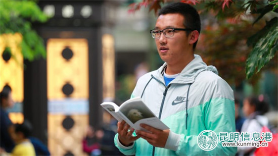 国资教育携手央视《朗读者》朗读亭举办4·23七城直播昆明站活动 国资教育携手央视《朗读者》朗读亭举办4·23七城直播昆明站活动