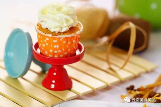 昆明饭店何志坚获“全国五一巾帼标兵”殊荣